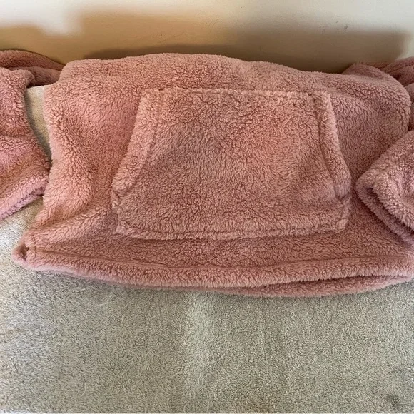 Get ready for Winter! Oversized PINK fleece hoodie - Picture 7 of 7
